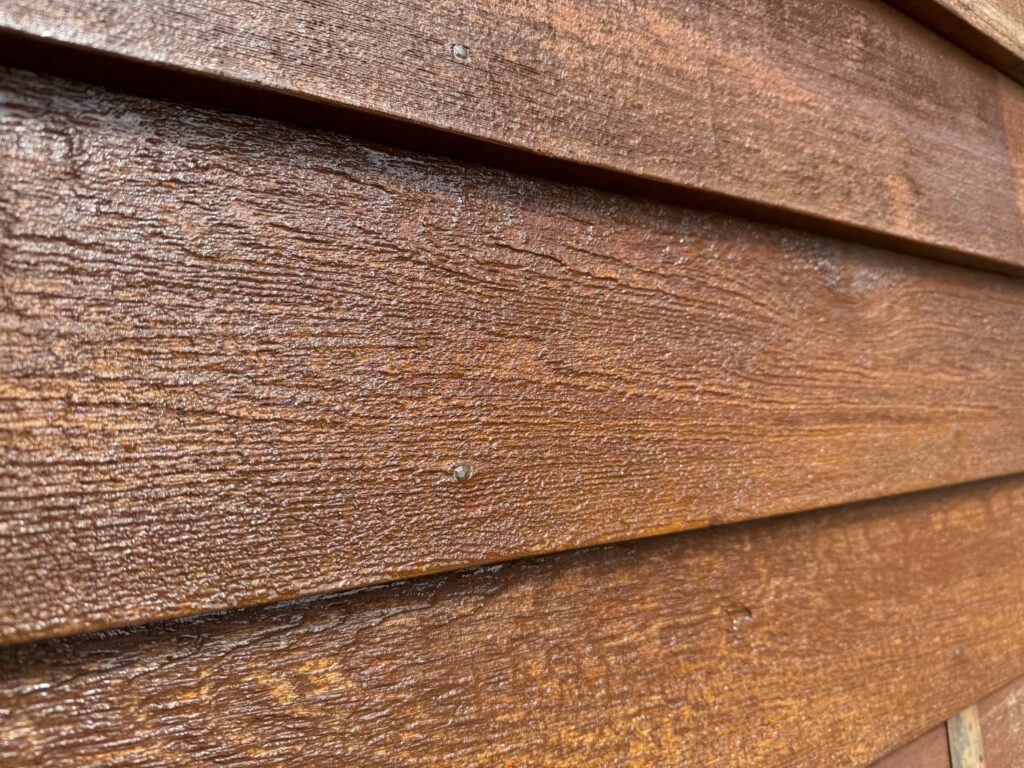 How much oil does cedar need?