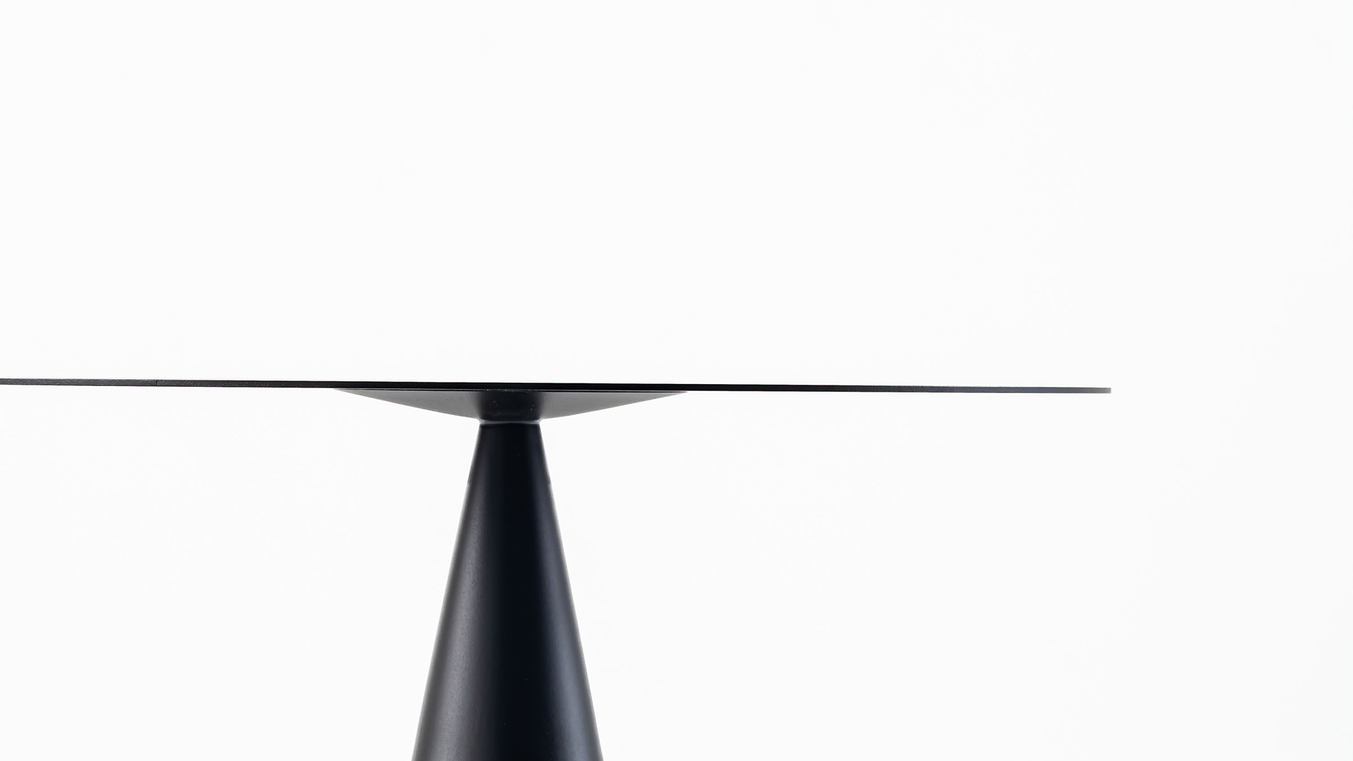 Cone table – Time & Style