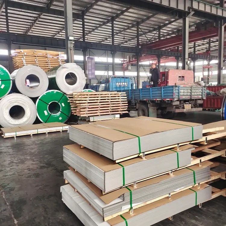 Stainless steel sheets/plates stacked for export supply (hot rolled and cold rolled formats)