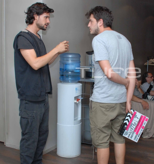 11.05 μμ οmega κωμωδία (ελλάδα, 2011) σκηνοθεσία : ÎŸ. Î'Ï…Î³Î¿Ï…ÏƒÏ„Î¯Î´Î·Ï‚ ÏƒÏ„Î¿ TLIFE: â€œÎœÎ­Î½Ï‰ ÏƒÏ„Î¿ ÎºÎ­Î½Ï„ÏÎ¿. Î¦Î¿Î²Î¬Î¼Î±Î¹ ÎºÎ±Î¹