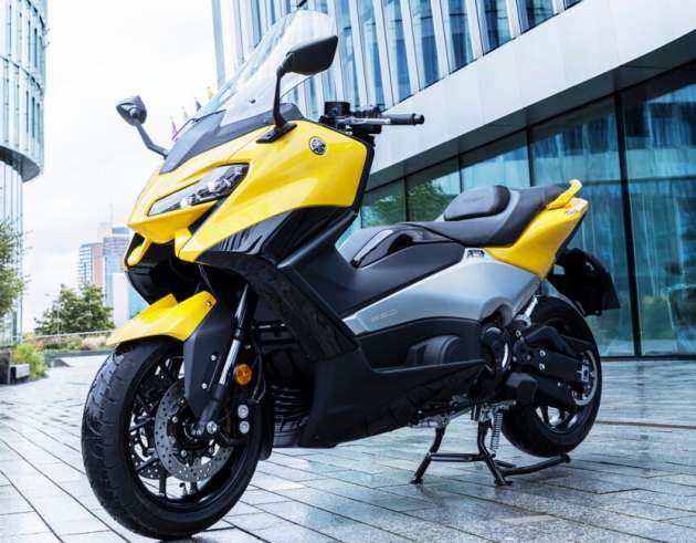 T Max 2022 Yellow