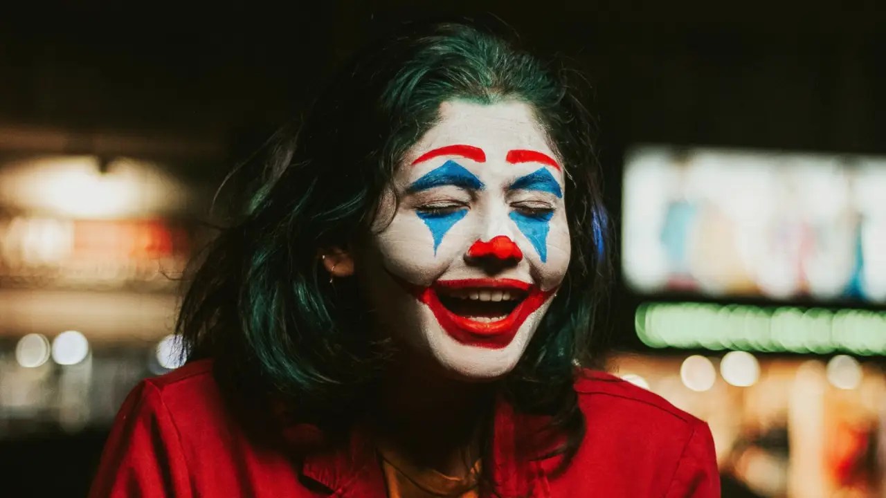 9 สัญญาณเตือน Smiling Depression ยิ้มให้คนทั้งโลก ร้องไห้กับตัวเอง