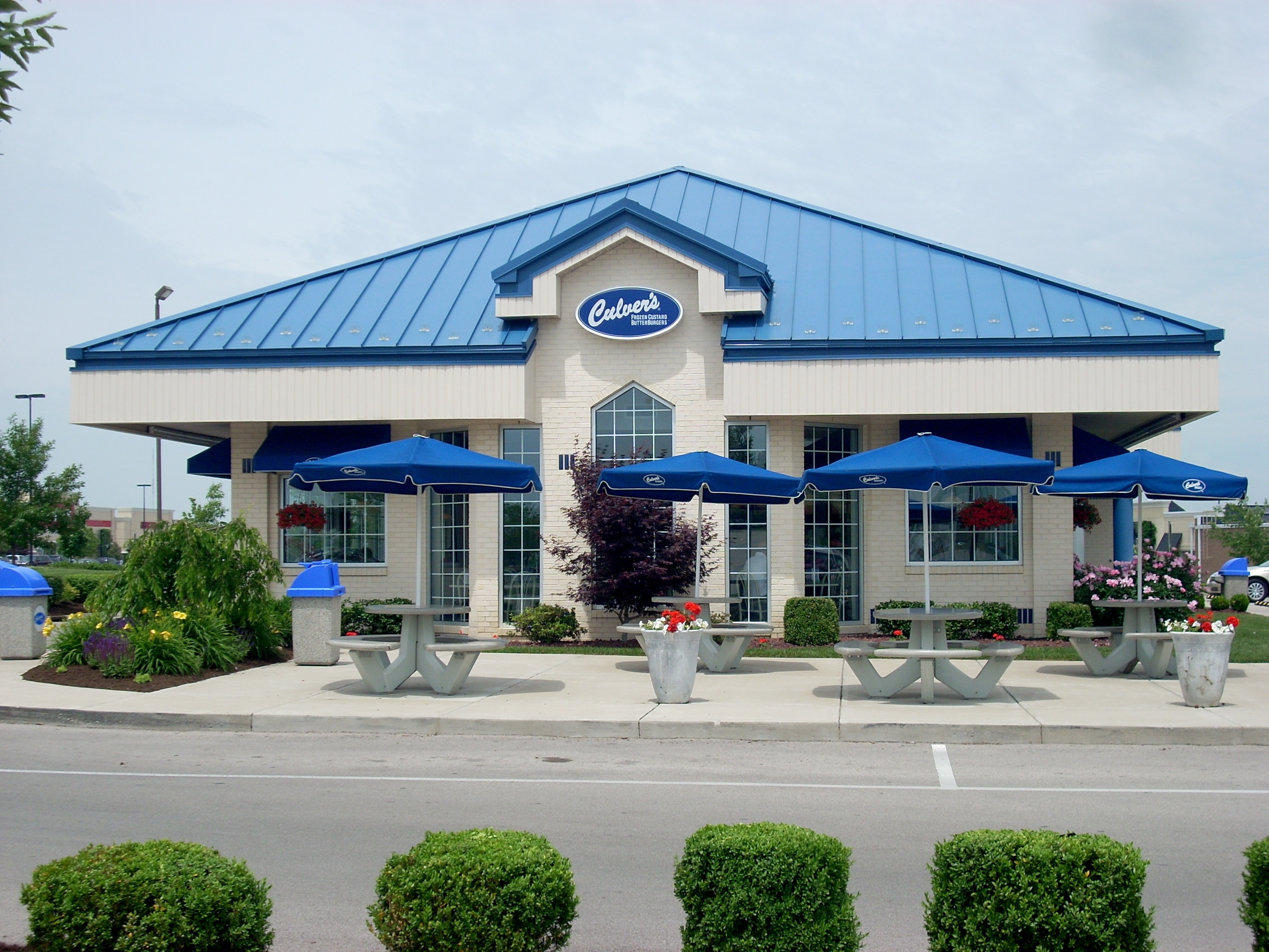 This popular chain was the brainchild of a father and son duo, who opened the first bakery. Top 10 Most Popular Fast Food Restaurants in America