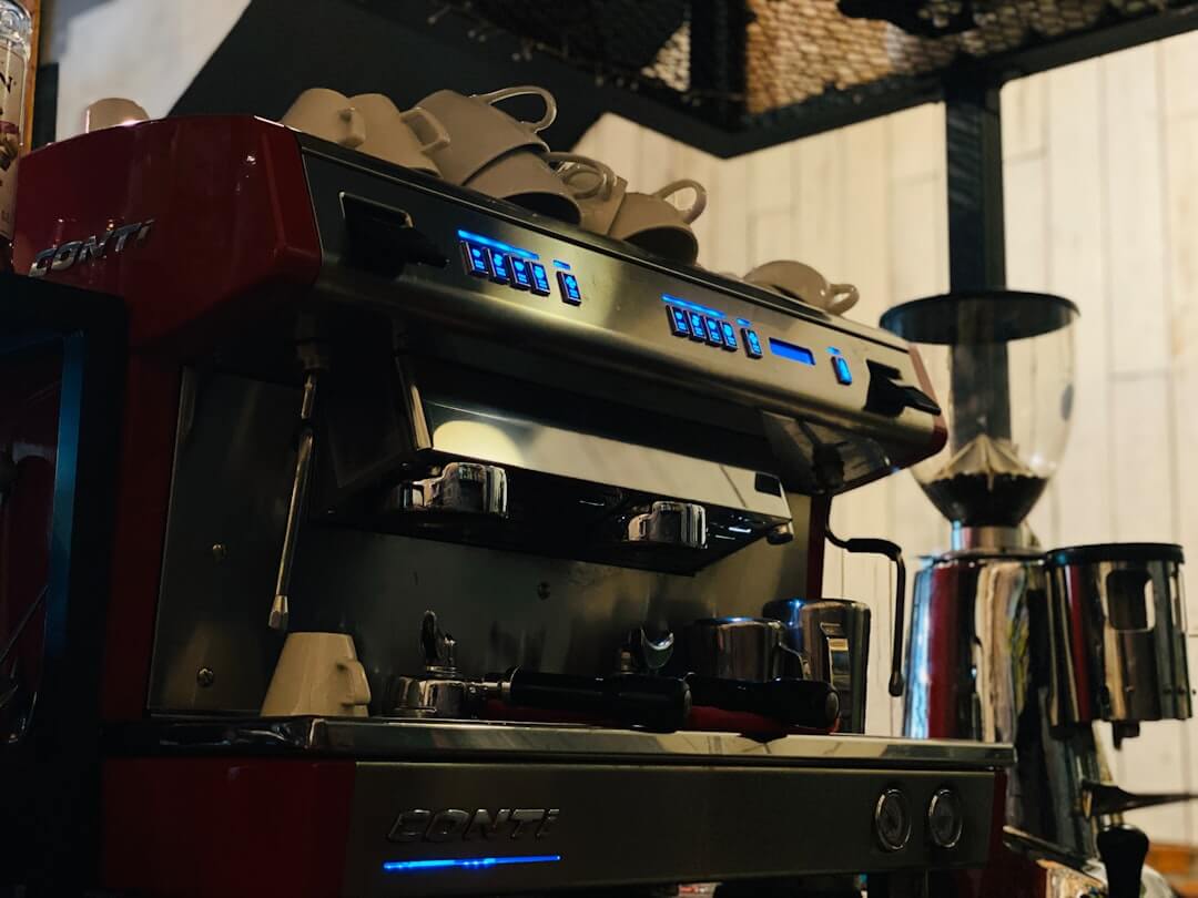 Koffiemachine repareren of een nieuwe kopen: wat is de voordeligste keuze?