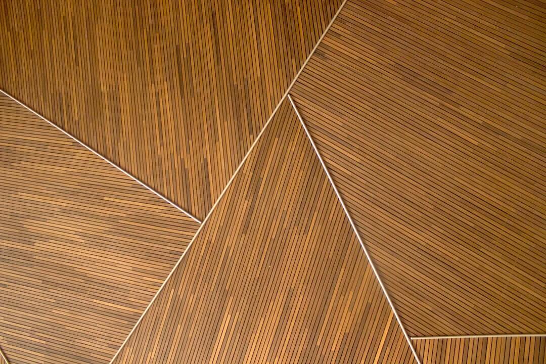 Is het veilig om een vinyl of linoleum vloer te reinigen met een stoomreiniger?