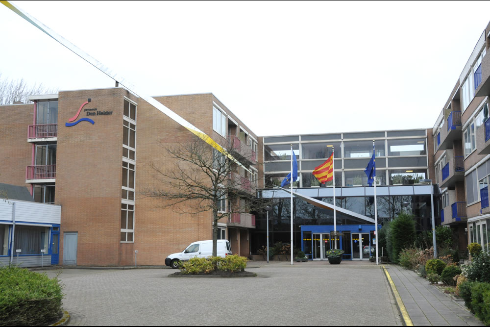 Houd er rekening mee dat de informatie gemeentehuis in den helder, drs. Oorlogsmonument Stadhuis Den Helder - Den Helder - TracesOfWar.nl