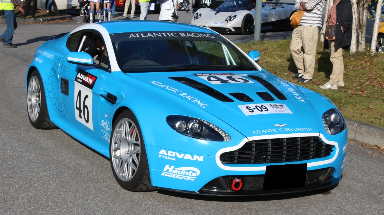 Aston Martin V8 & V12 浅間MF 2014 – Towing Caravan with Land Rover