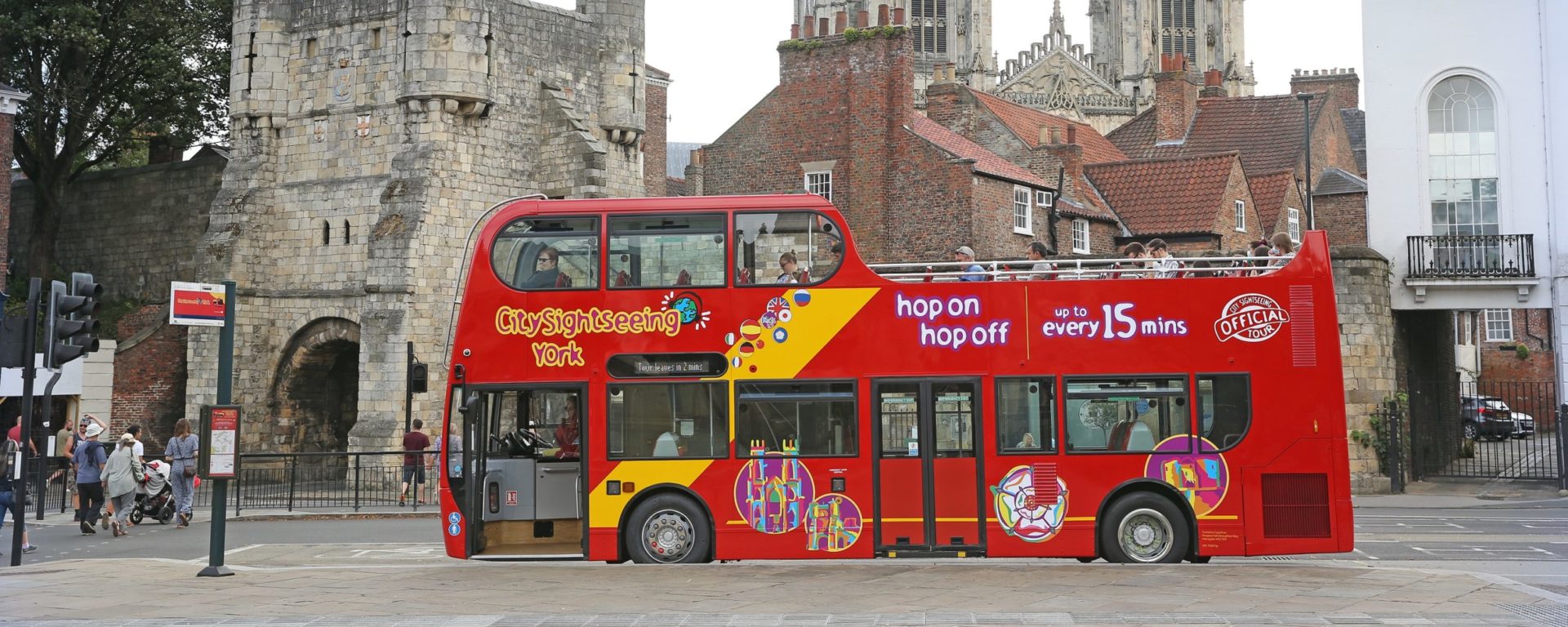 Wer das erste mal in barcelona (bcn) ist, der sollte eine geführte tour zu fuß oder mit einem der vielen hop on, hop off busse machen. Transdev S City Sightseeing In York Has Successful 2020 Despite Covid 19 Pandemic Transdev The Mobility Company