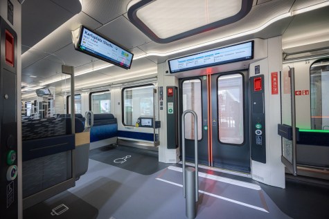 Mnichov-XXL-S-Bahn-interier-dveře © Deutsche Bahn AG / Thomas Kiewning