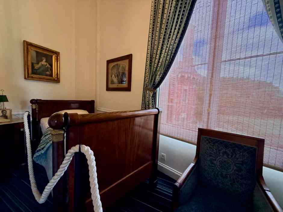 sitting bed