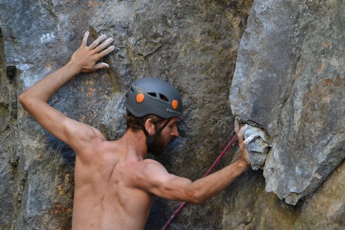 testing Hand and Foot Holds when scrambling