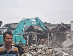Penertiban Bangunan Liar di Kali CBL Bekasi Dinilai Tebang Pilih
