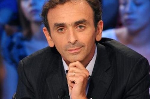 Mais le provocateur professionnel déverse aussi sa bile contre les femmes en général, et les féministes en particulier, en nostalgique du pouvoir patriarcal . Zemmour choque avec des propos sur les musulmans | Tribune