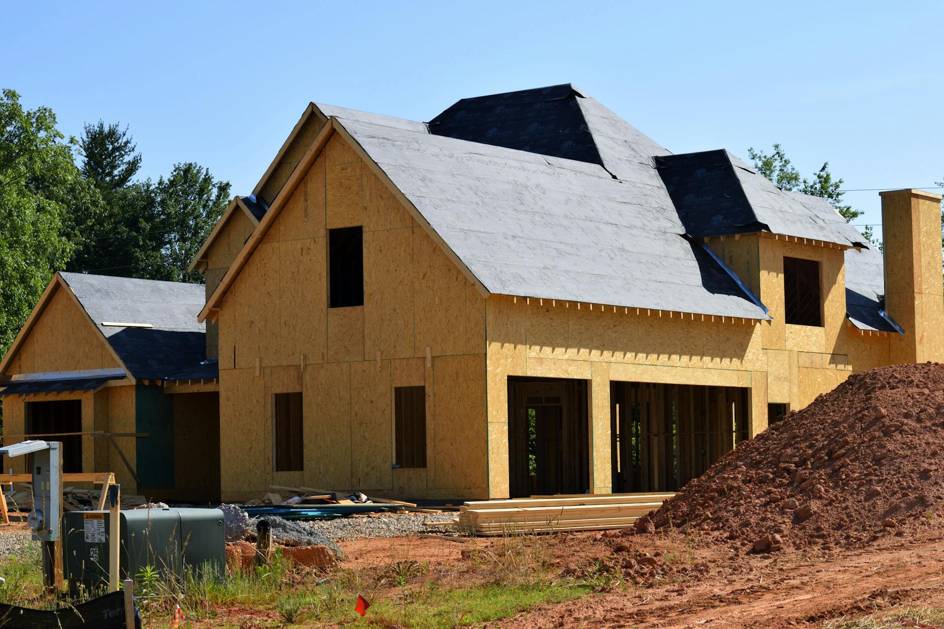 Read more about the article A Straightforward Guide To Hiring The Right Residential Roofer Near You