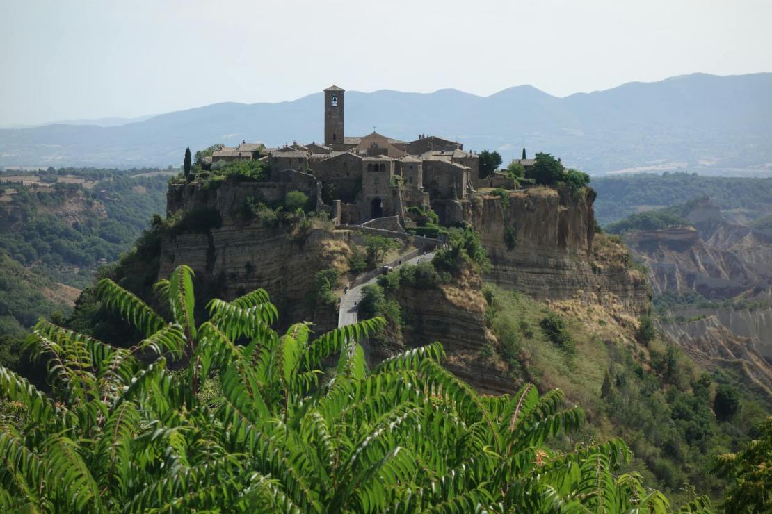 scenic civita di bagnoregio hilltop town view