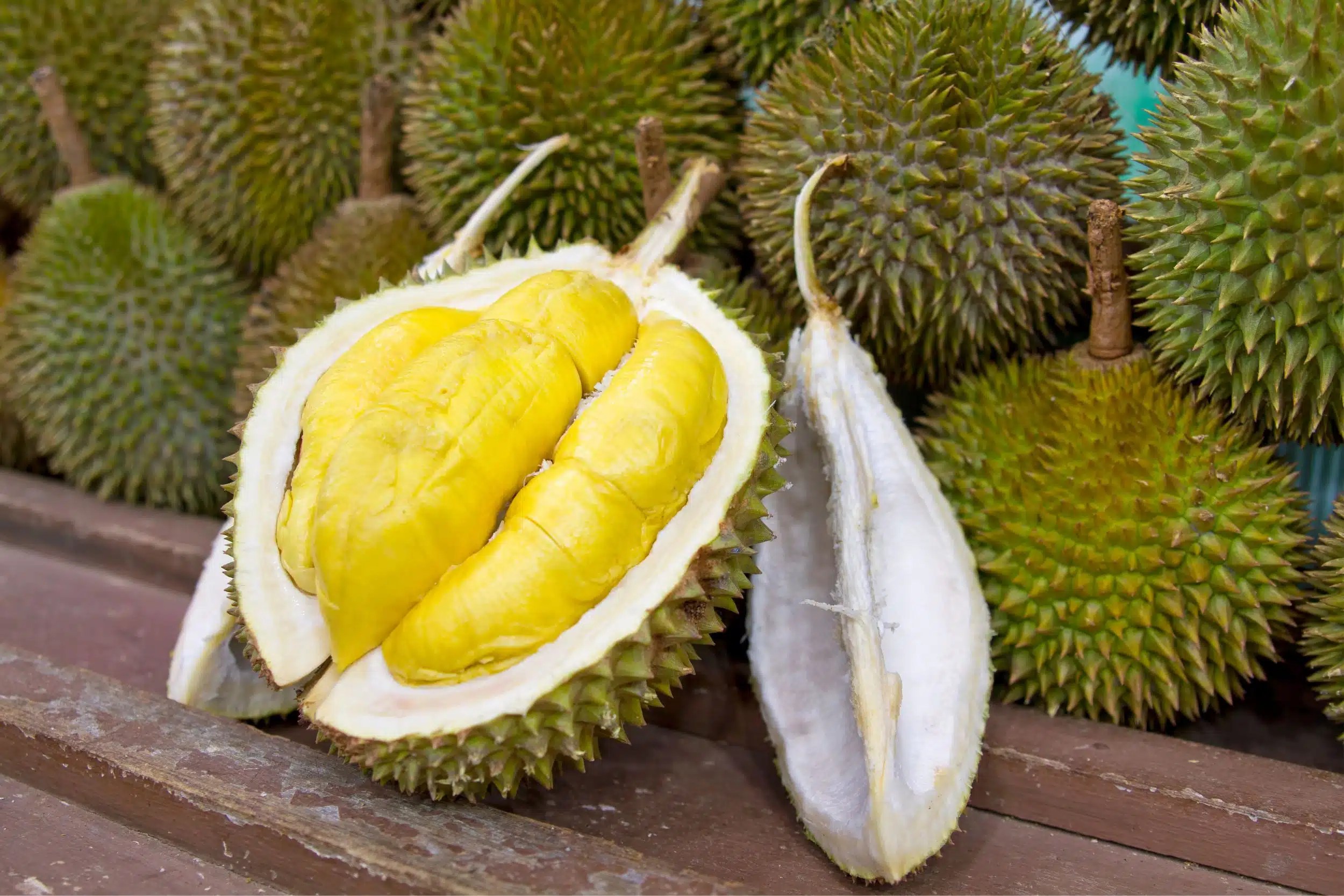 Durian: por qué el “rey de las frutas” está prohibido en hoteles y transportes de Asia