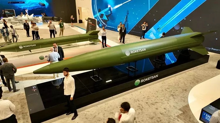 صمت فيدان وابتسامته.. رسالة مبطنة حول السلاح النووي التركي