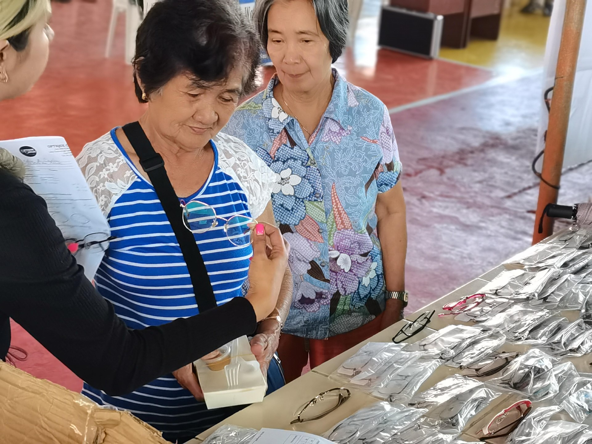 Gift of Clarity: UnionBank Volunteers Aid Seniors with Eye Checkups & Glasses