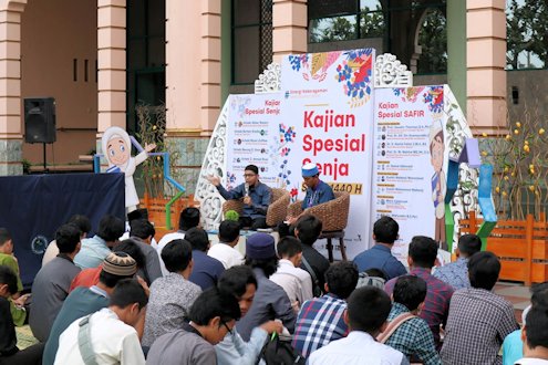 Perbedaan mazhab empat imam besar (hanafi, maliki, syafi'i, dan hambali) dalam paradigma hukum fikih. Kisah Inspiratif Imam Empat Mazhab Universitas Islam Indonesia