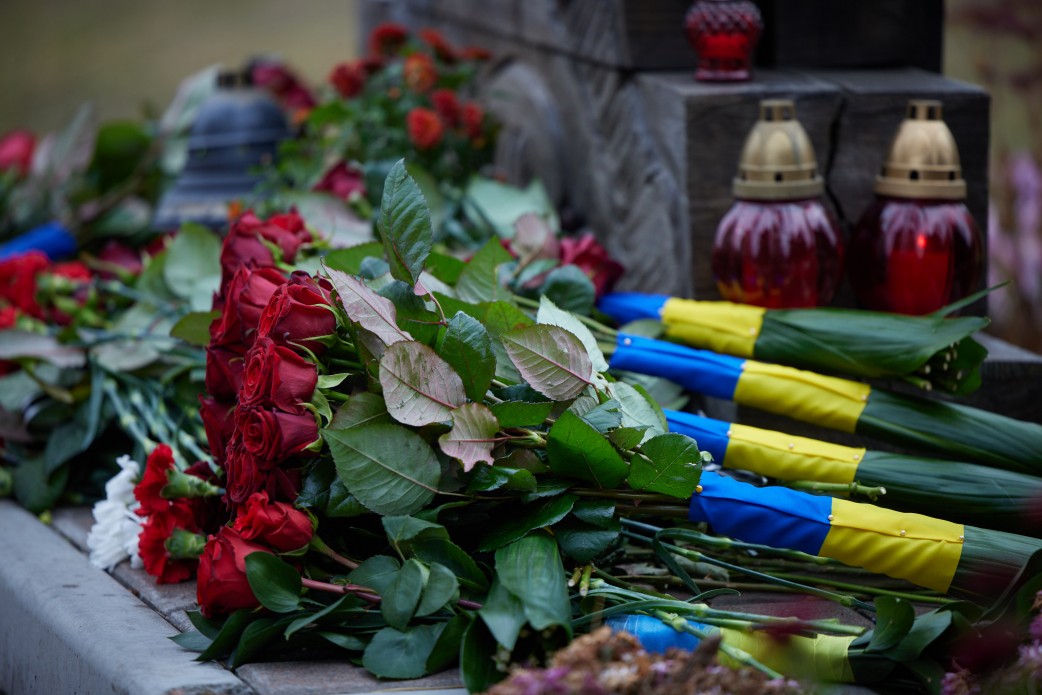 У День Гідності та Свободи Зеленський ушанував пам’ять загиблих активістів Майдану.