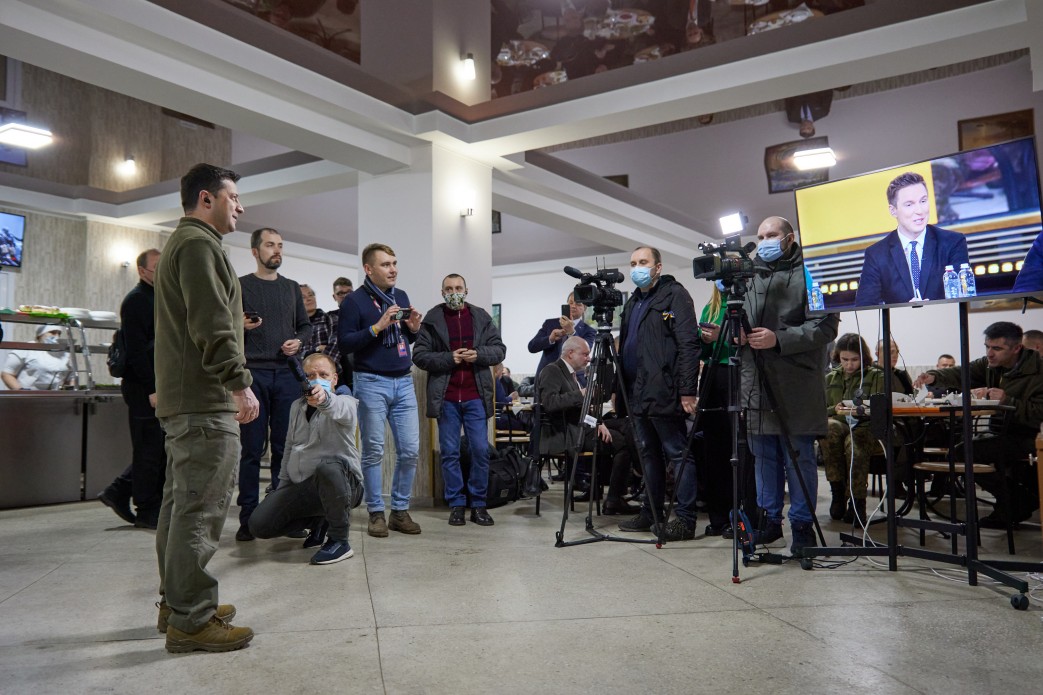Ситуація на кордонах України контрольована, але відведення російських військ поки що не фіксується – Президент.