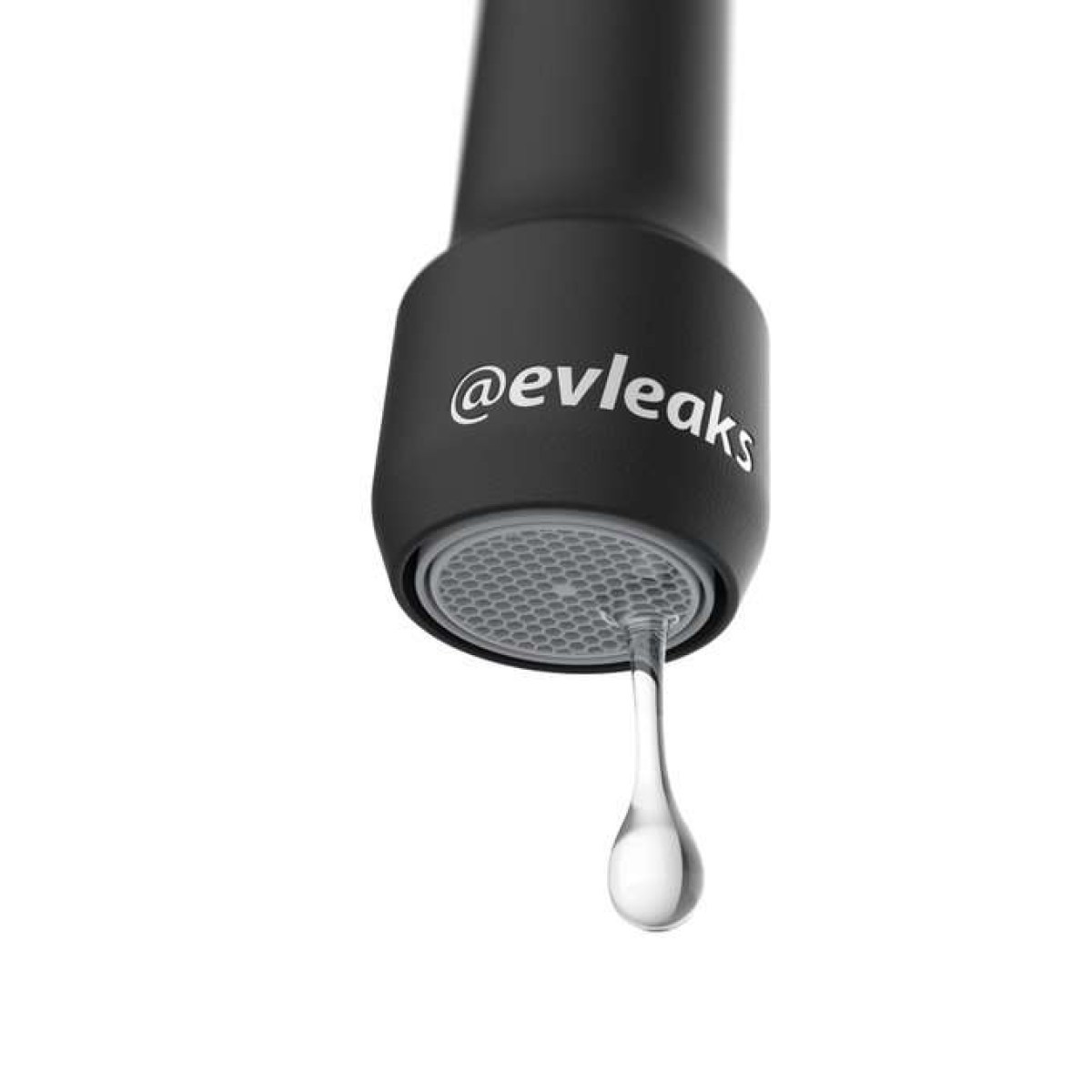 إيفان بلاس يعلن اعتزال حساب @evleaks بعد سنوات من التسريبات