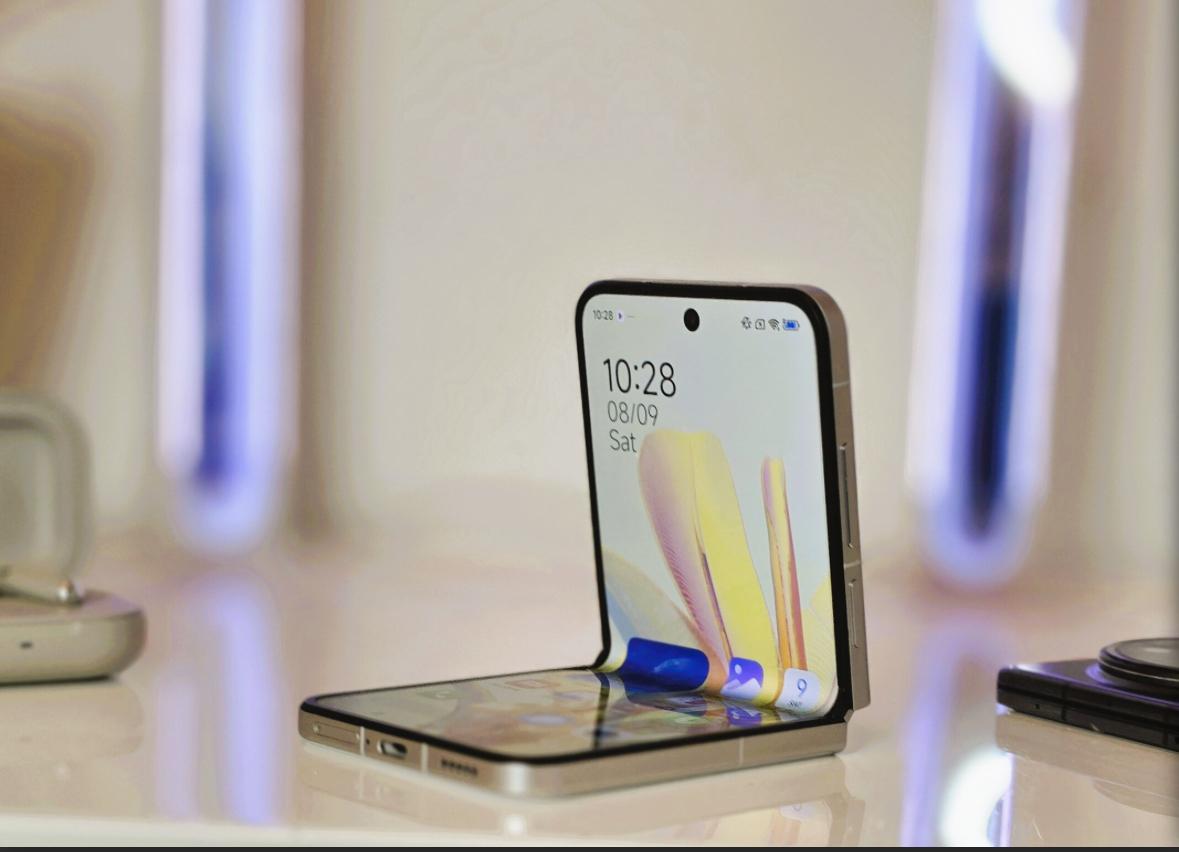 هاتف Mix Flip 2 من شاومي بمعالج Snapdragon 8 Elite يرفع التحدي أمام سامسونج 
