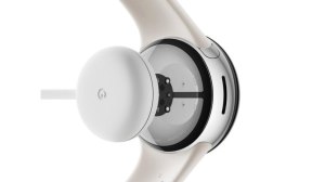 جميع إصدارات Pixel Watch تحصل على ميزة إشعار البطارية الكاملة
