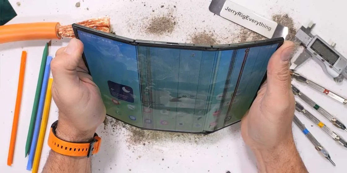 اختبار صلابة Galaxy Z TriFold يكشف ضعفًا مذهلًا مع مزيد من الأعطال المحتملة