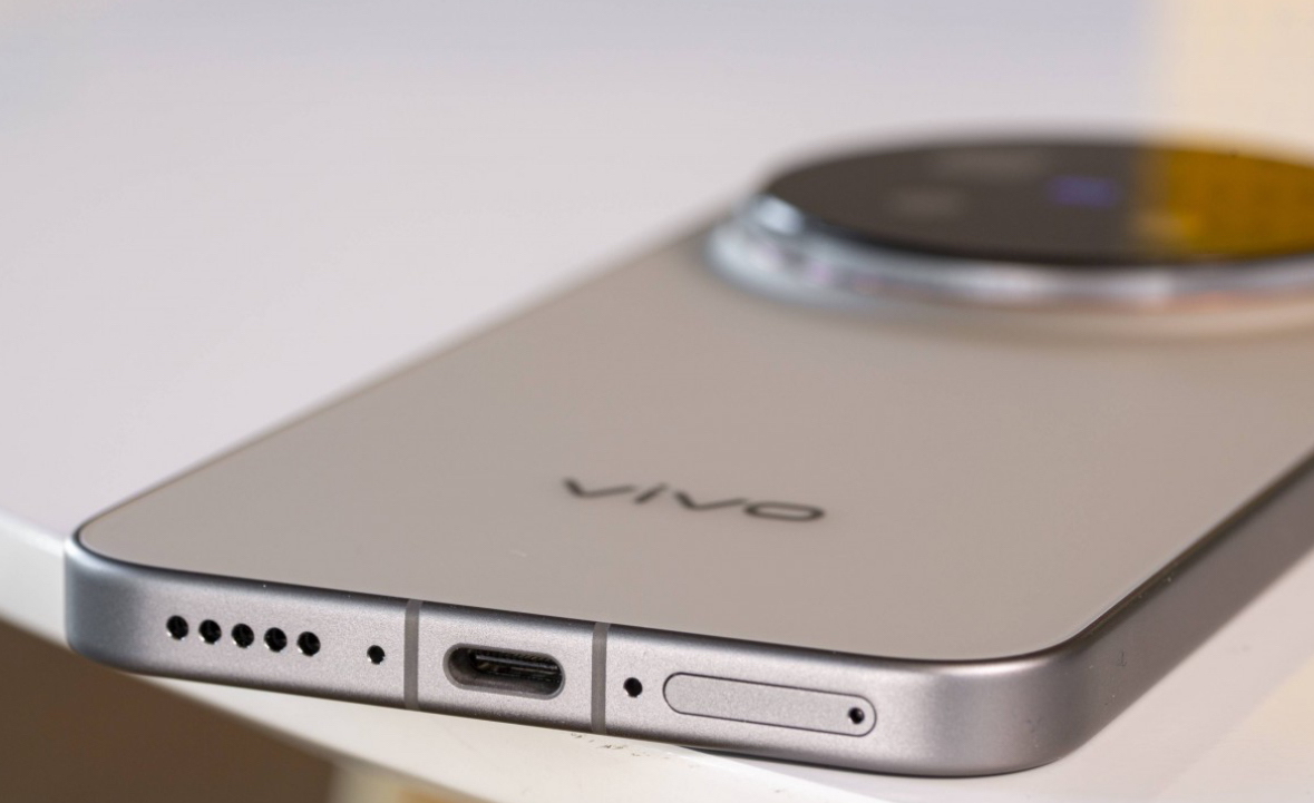 Vivo تختبر هاتفًا ببطارية عملاقة بسعة 12,000 مللي أمبير وفقًا لتسريب جديد