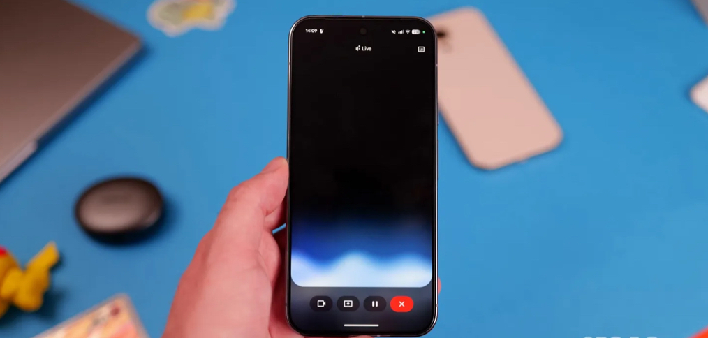 Gemini Live يحصل على تصميم Floating Pill جديد بواجهة أكثر عصرية