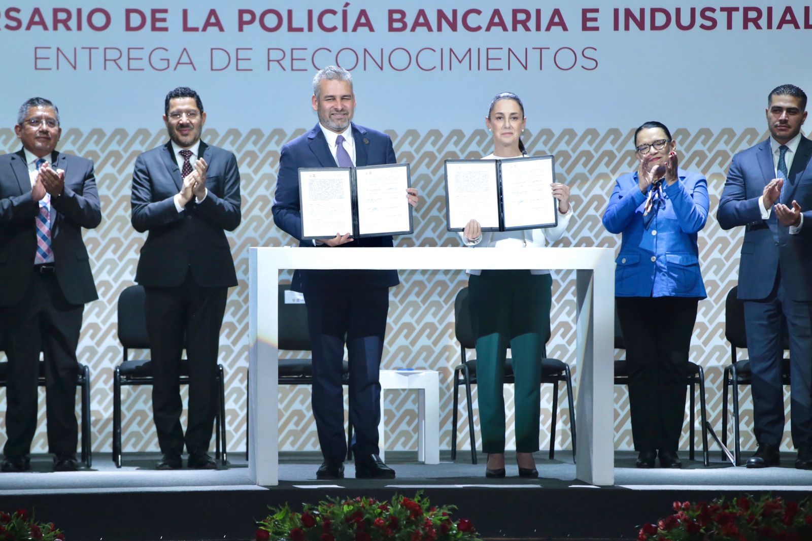 Bedolla y Sheinbaum firman convenio para fortalecer a la Policía Auxiliar de Michoacán