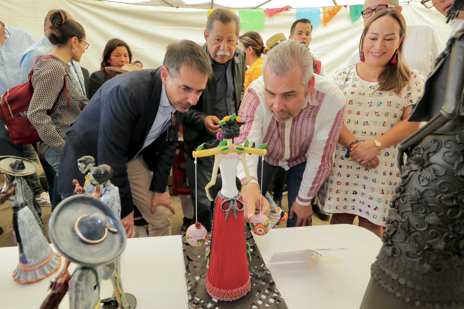 Reconoce Embajador de España labor del Gobernador para proteger productos originarios
