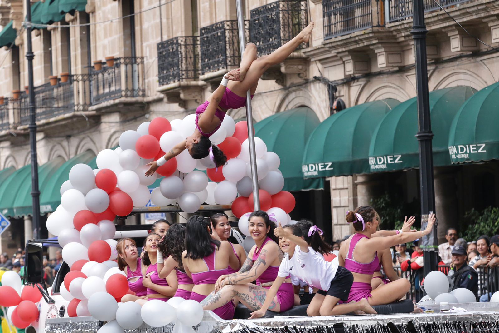 Se desarrolla con éxito desfile cívico deportivo del 112 aniversario de la Revolución Mexicana