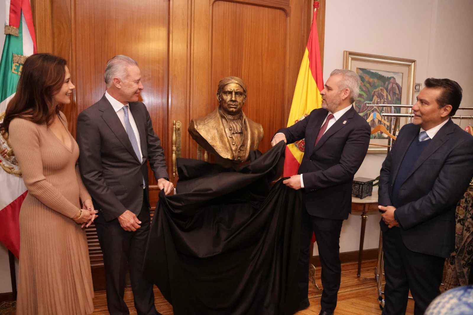 Develan busto de Morelos en Embajada de México en Madrid