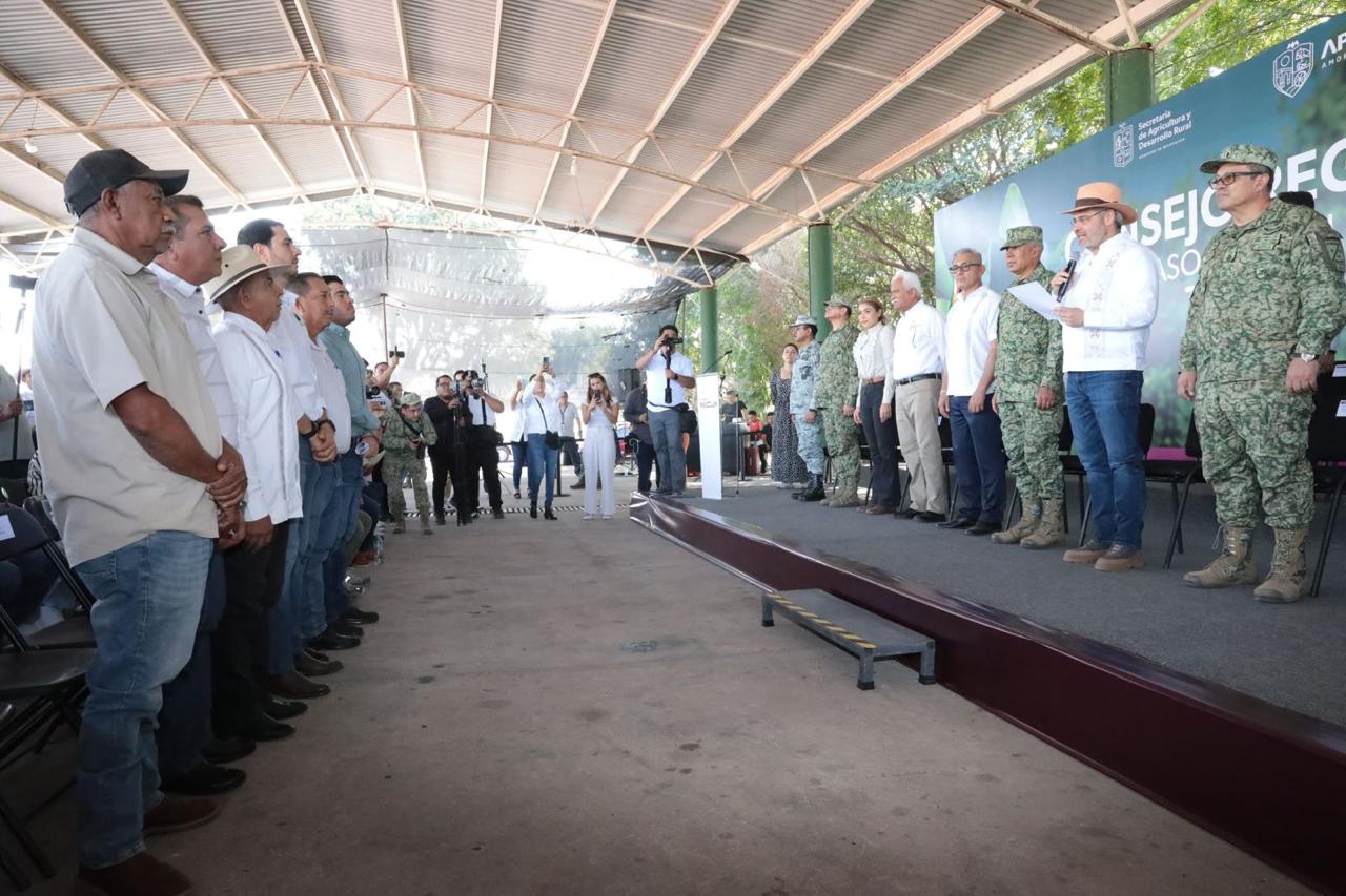 Bedolla toma protesta al Consejo Regulador del Limón; llama a unidad del sector