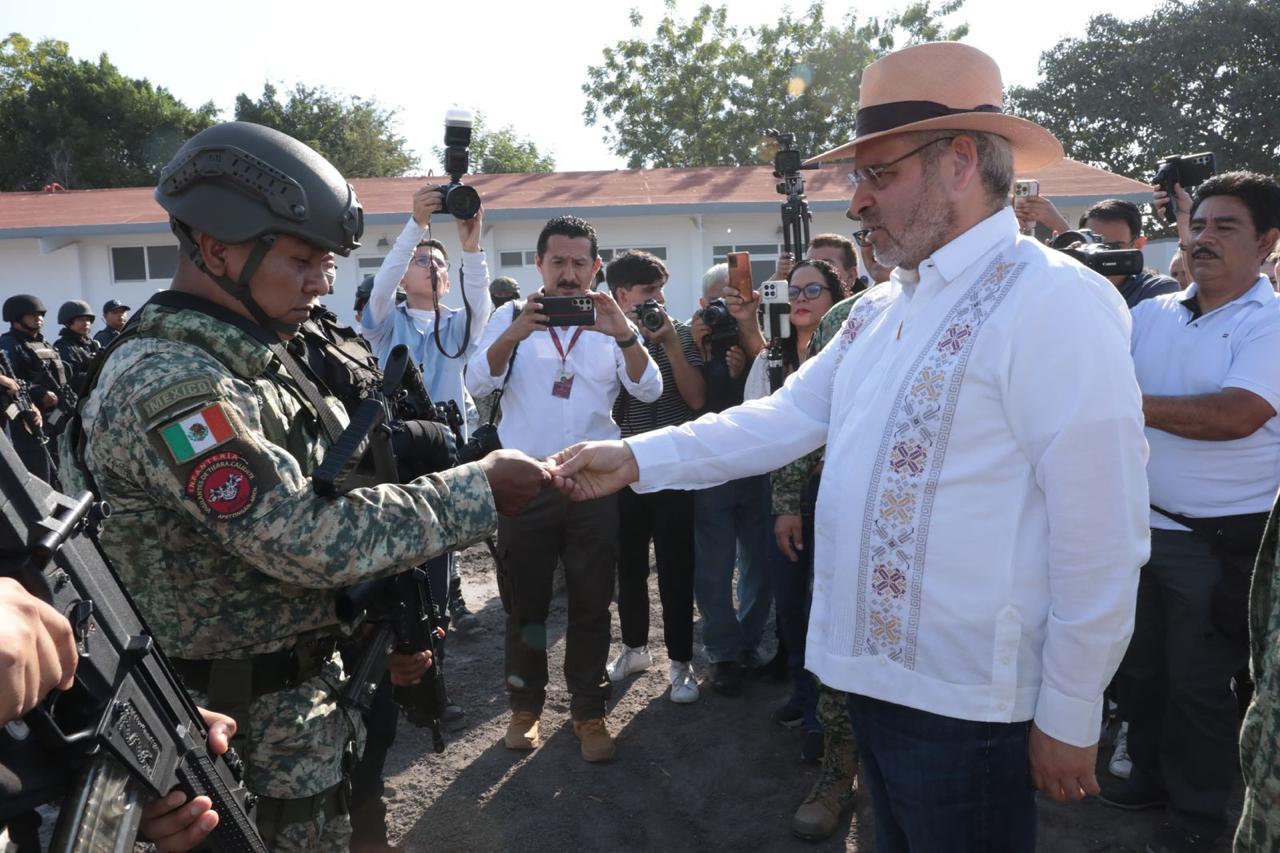 Bedolla inaugura cuartel militar en el tianguis limonero de Apatzingán