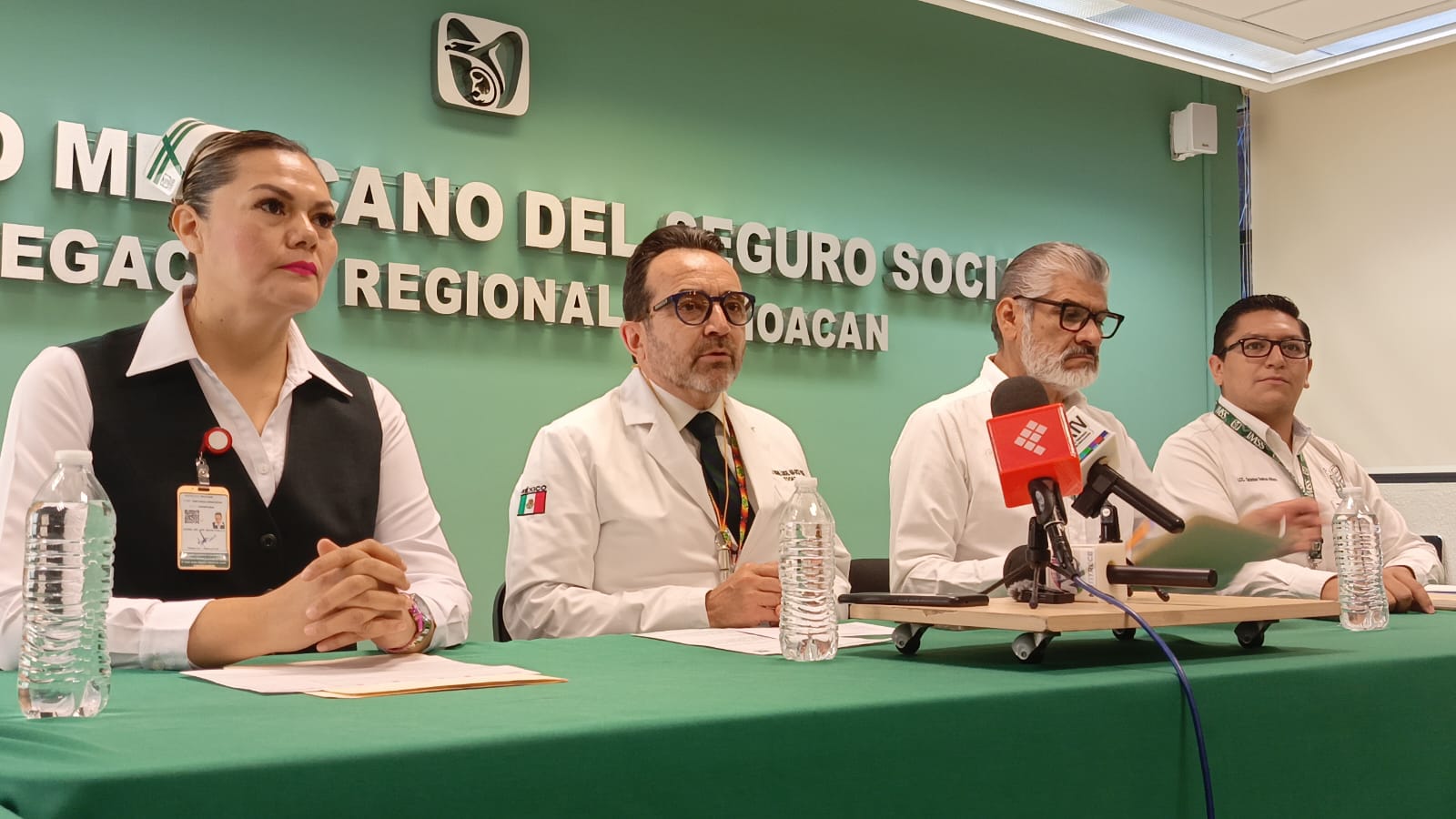 Baja, afluencia de población a vacunarse; llama IMSS a completar esquemas en niños