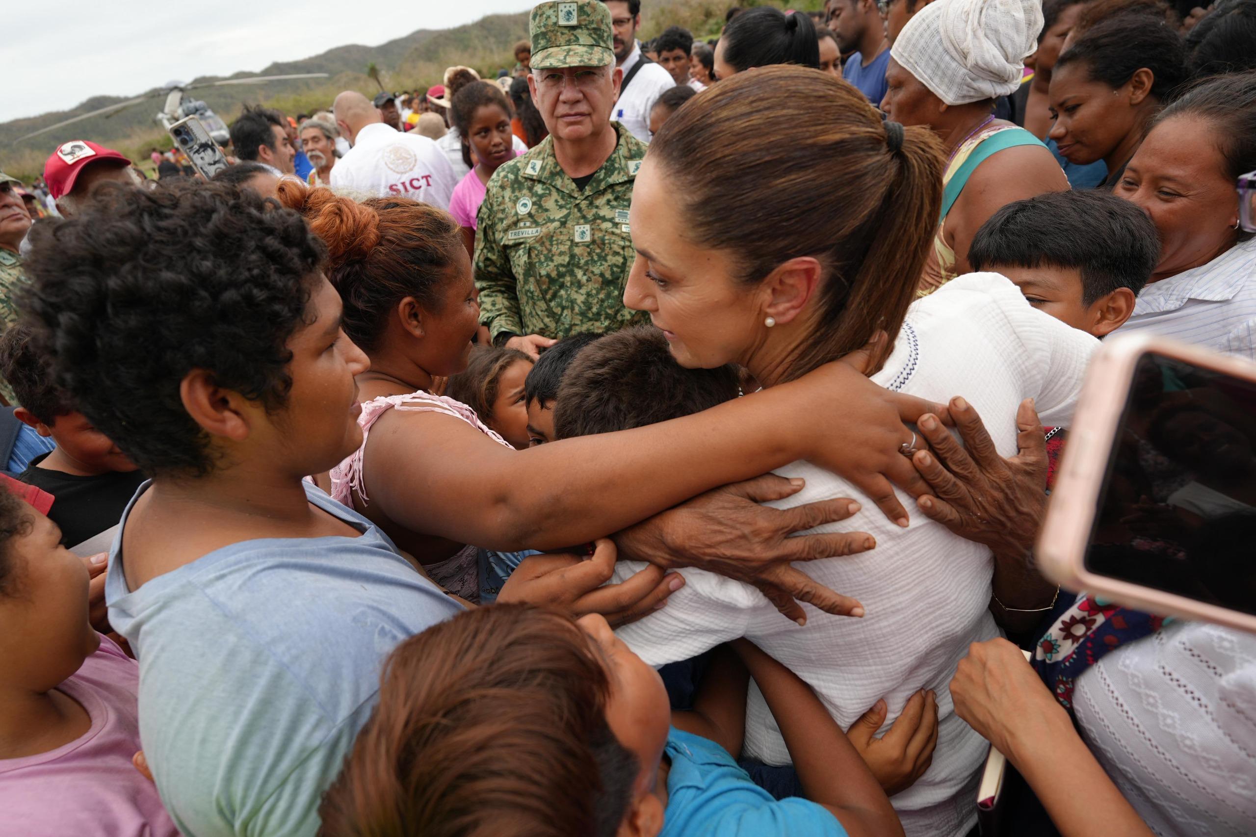 “Siempre vamos a estar cerca de la gente, nunca los vamos a dejar”: Presidenta  Sheinbaum en Oaxaca