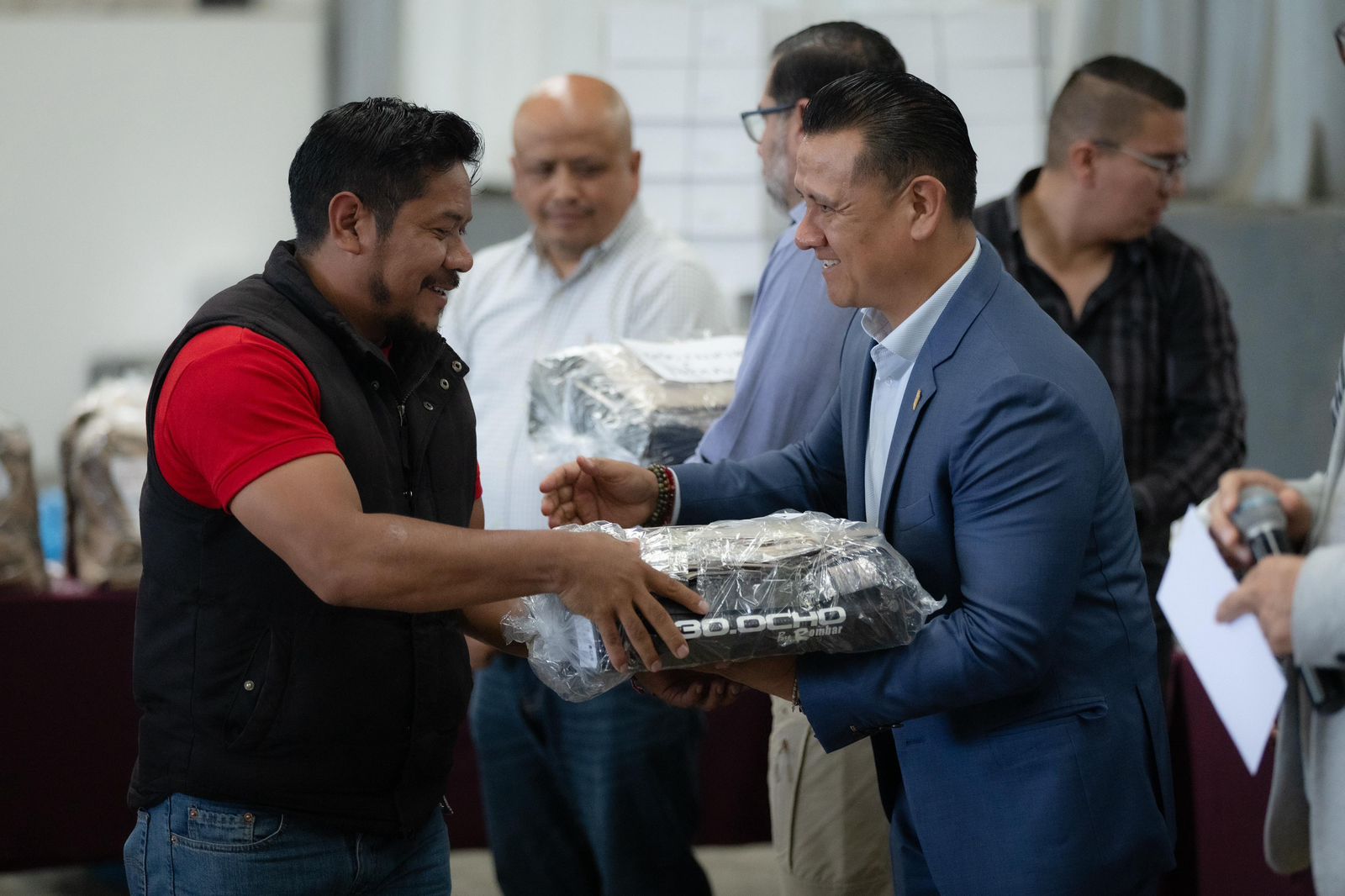 Entrega Gobierno de Michoacán uniformes a 44 rondas comunitarias de autogobiernos indígenas
