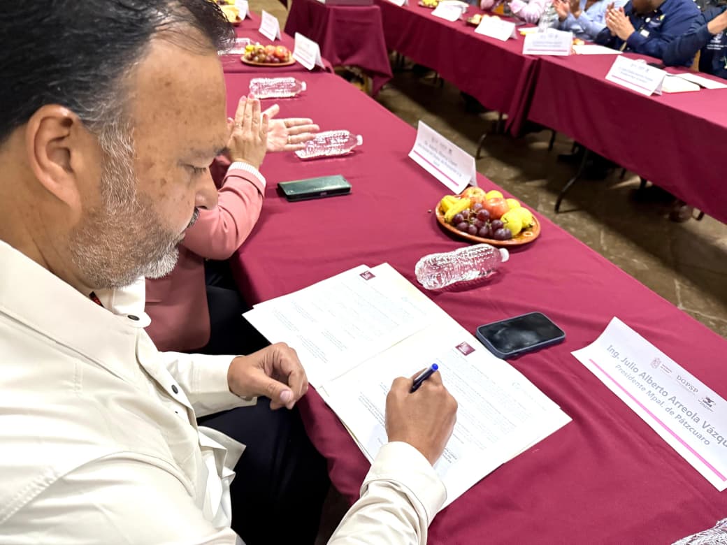 Julio Arreola Firma Convenio para Ampliar el Registro de Beneficiarios del IMSS-Bienestar en Pátzcuaro y la Región