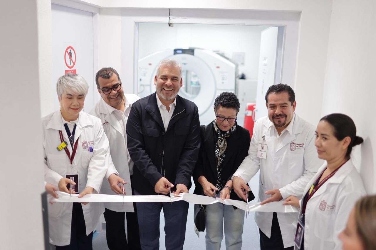 Bedolla pone en marcha equipo de vanguardia para detectar y tratar el cáncer en Michoacán