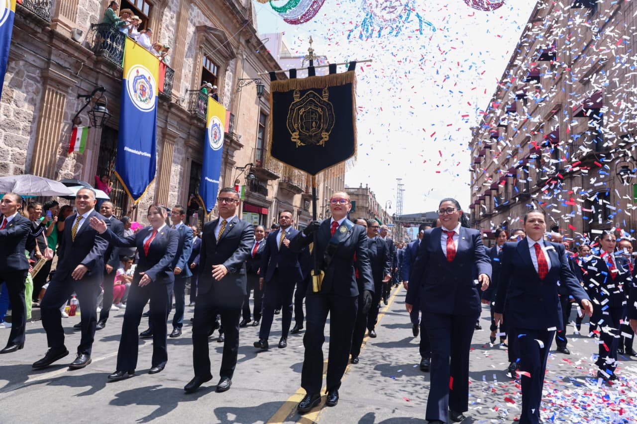 La fuerza de las y los nicolaitas se hizo presente en el desfile cívico con motivo del 215 aniversario del inicio de la Independencia de México