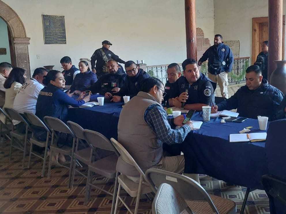 En Pátzcuaro, autoridades de los tres niveles inician coordinación para el Operativo Noche de Ánimas 2025