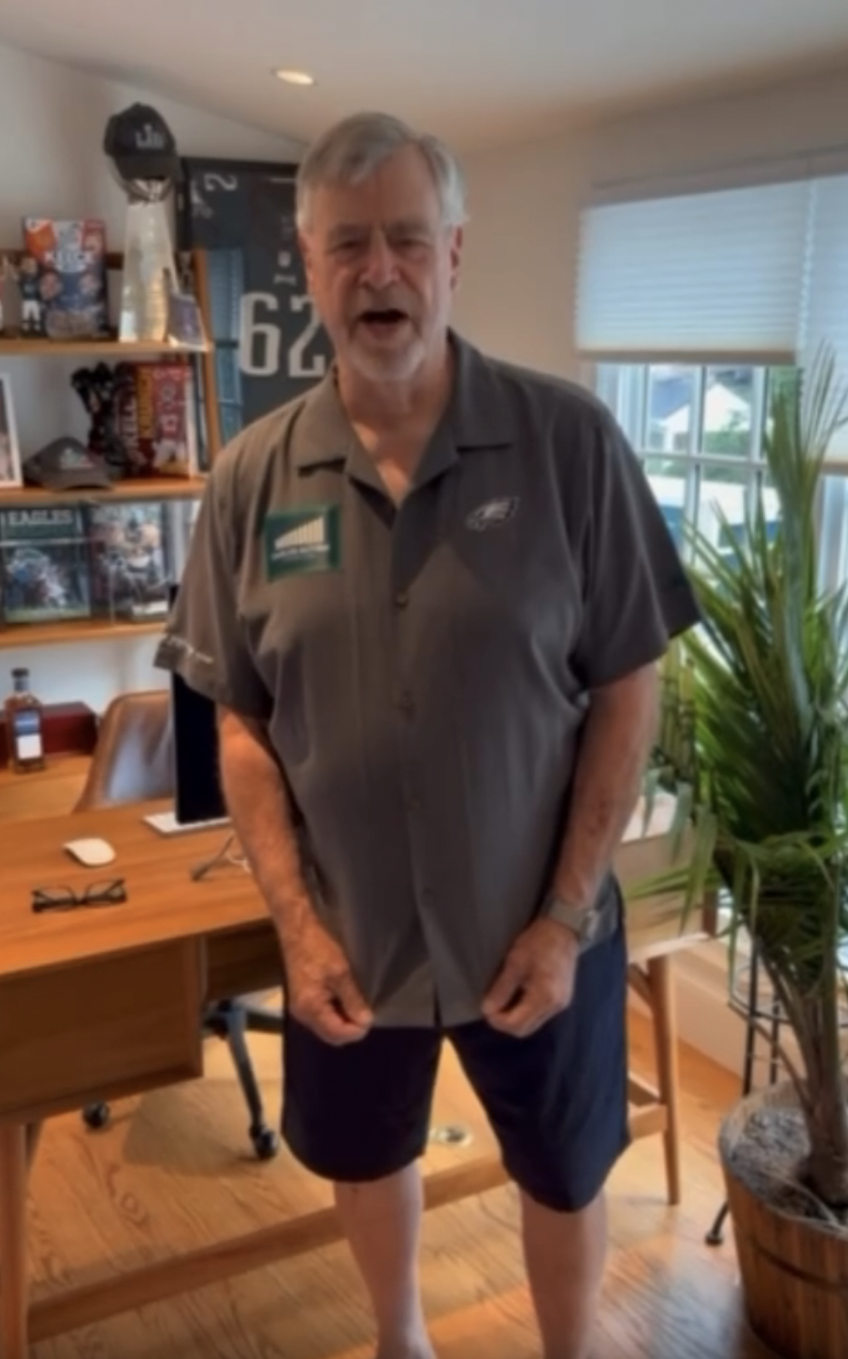 Ed Kelce’s Weight Loss Journey: New Sizes, Tommy Bahama Merch, and Eagles Autism Fundraiser! (2026)