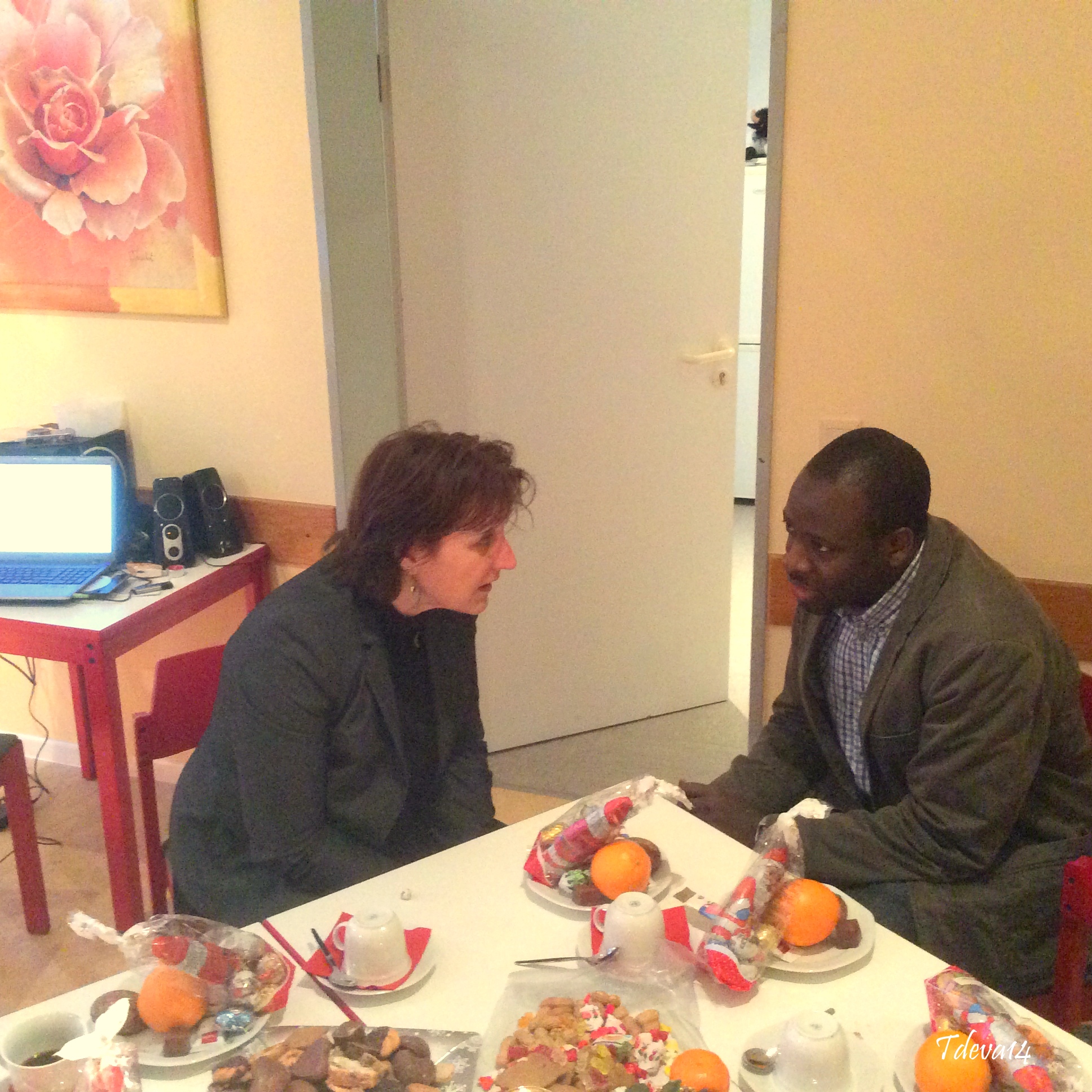 Staatssekretärin Sabine Töpfer-Kataw Senat Berlin im Gespräch mit Imam Ogbone