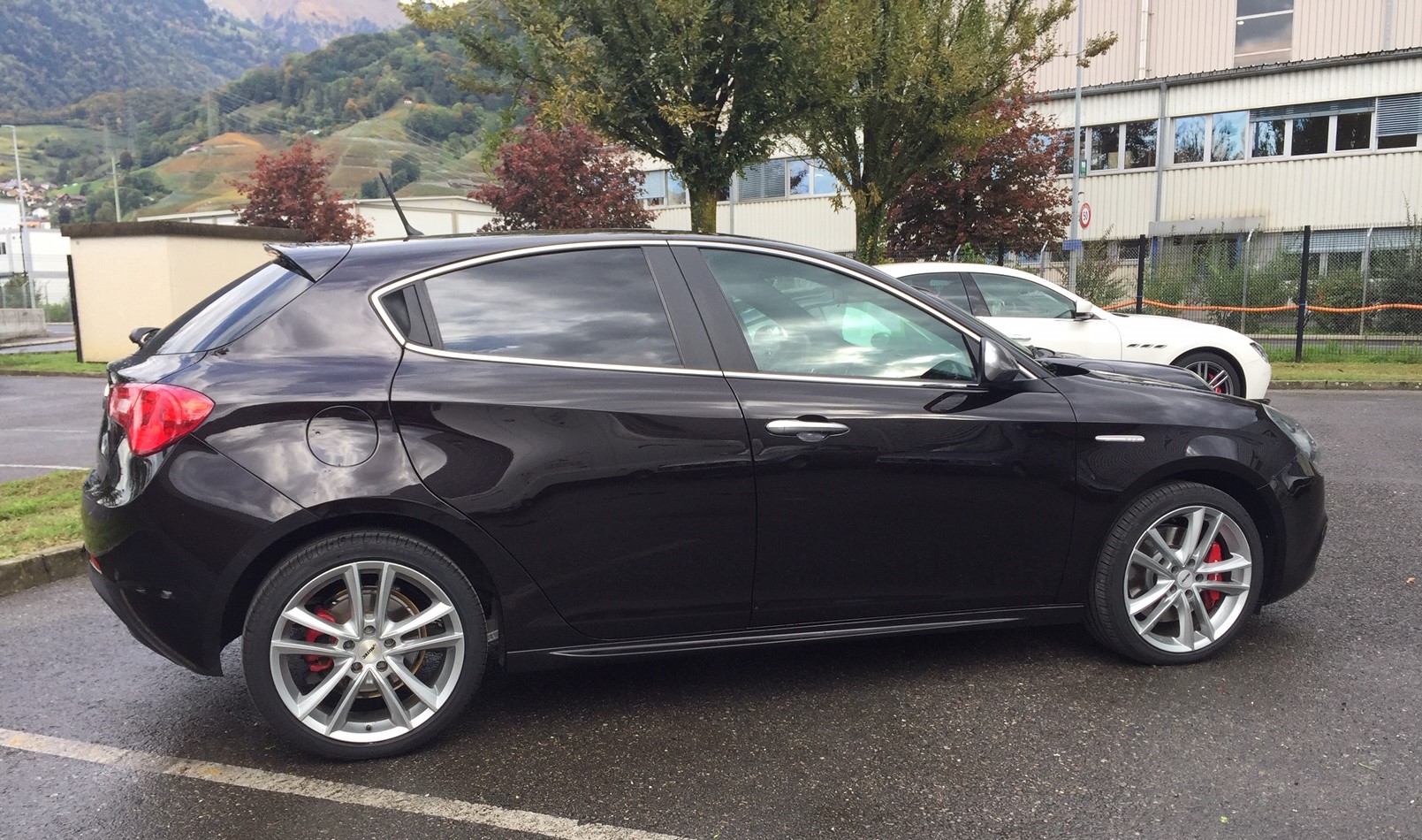Equipements et options du véhicule. Auto occasion Alfa Romeo Giulietta 1.4 MultiAir Distinctive Noire Vaud