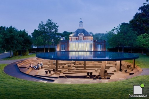 Exterior Pabellón Serpentine Gallery 2012 anocheciendo
