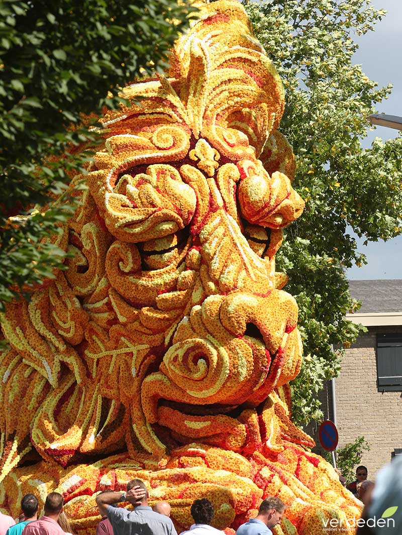 León hecho de Dalias (Werner Pellis)