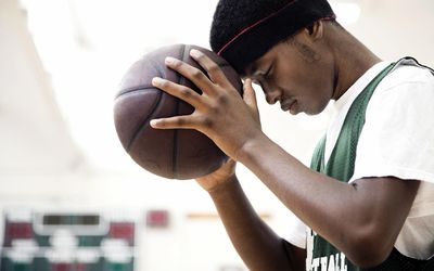 We have this idea that on game day we need to be feeling great and thinking positively, and that we won't perform well if we aren't. Positive Self Talk In Athletes Improves Performance